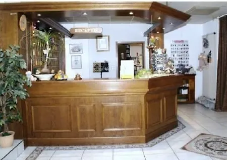 Ξενοδοχείο Grand De 3*